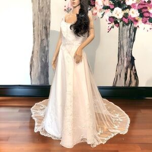 Oleg Cassini Pearl wedding gown train embroider sequin embellished train Sz 10